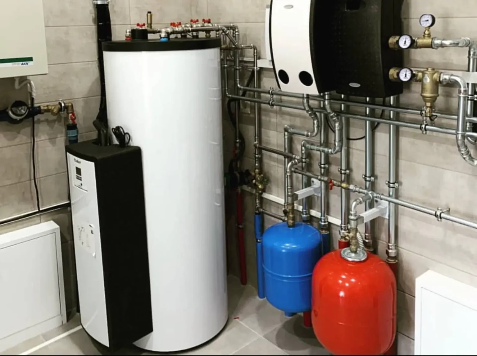 Water heater and expansion tank installation